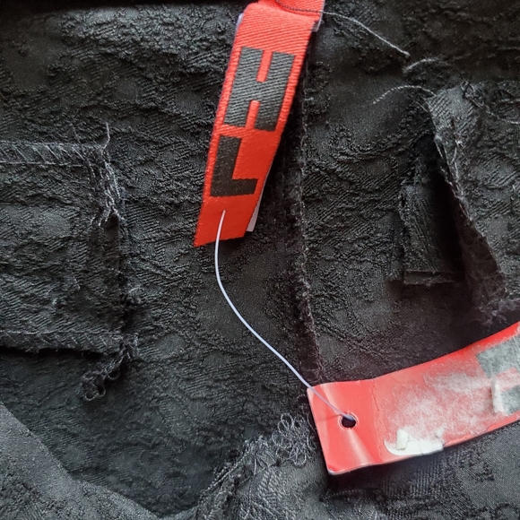 HL SHORTS - Picture 10 of 14